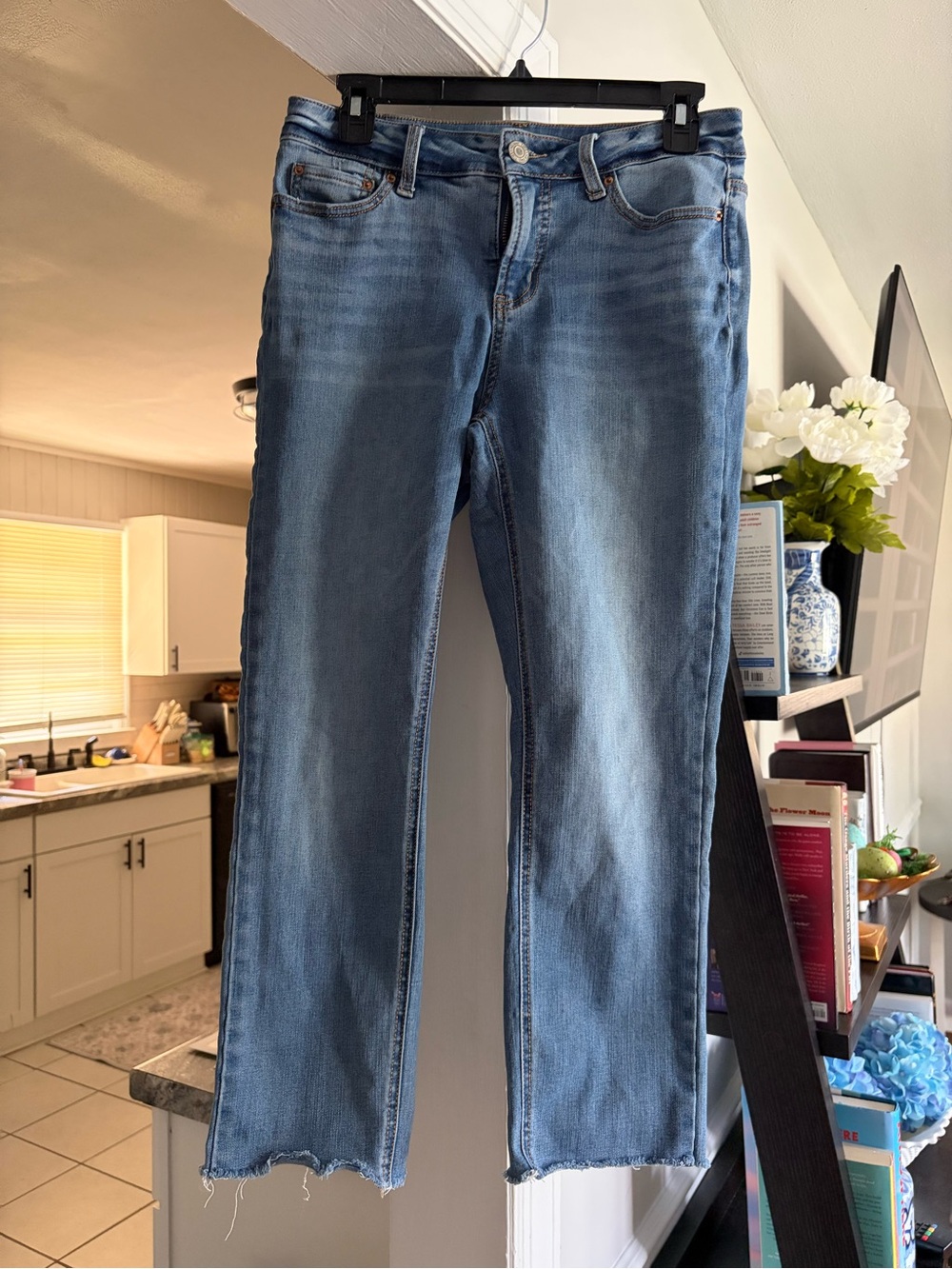 Time and Tru Straight Leg Raw Hem Jeans Women’s 6